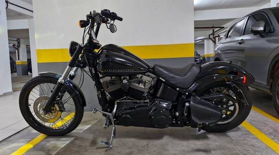 HARLEY-DAVIDSON SOFTAIL BLACKLINE 